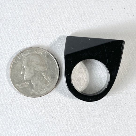 Vintage 6 Lucite Ring Black Trapezoid Statement Mid Century Modern Geometric - Picture 15 of 16